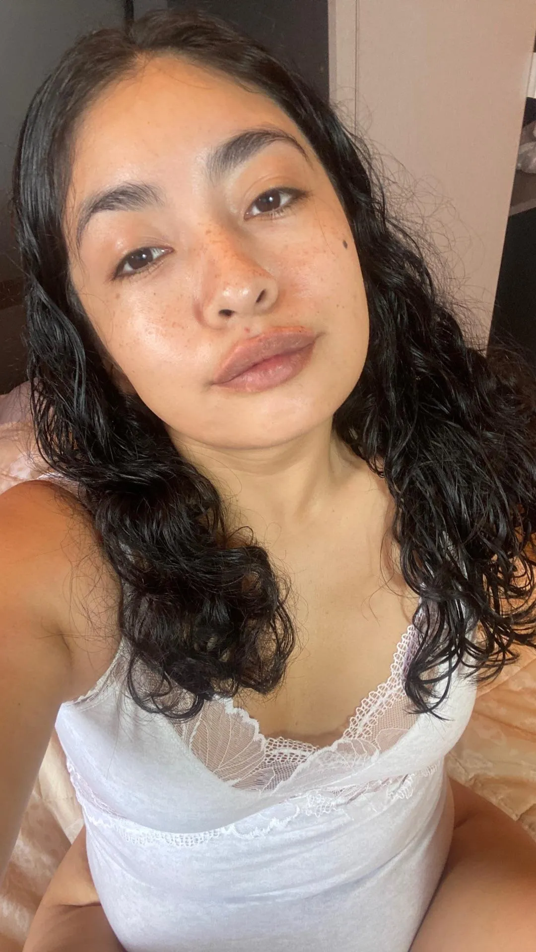 Your favorite freckled brunette 🤎