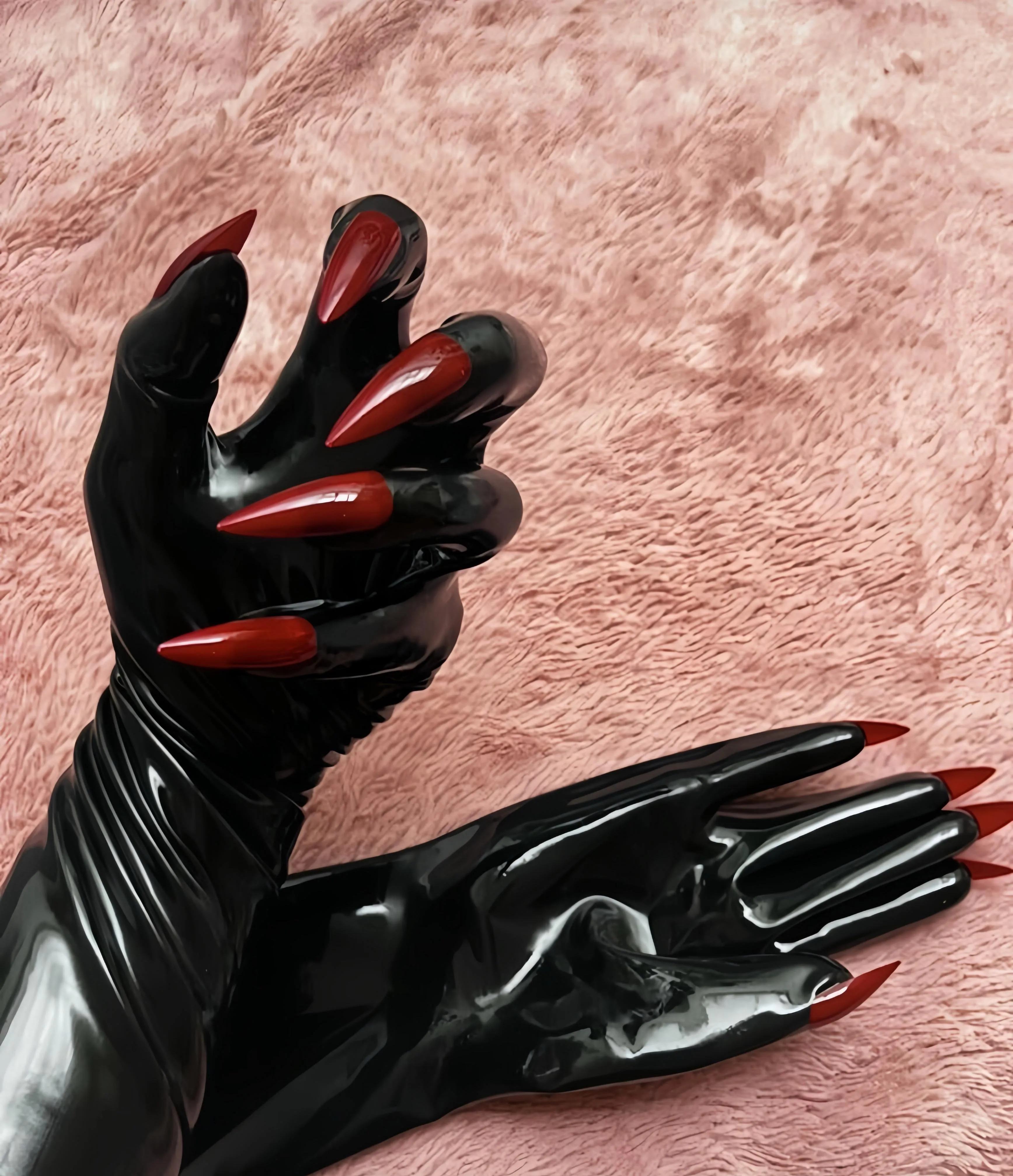 Do you like my new back scratchers? 💅