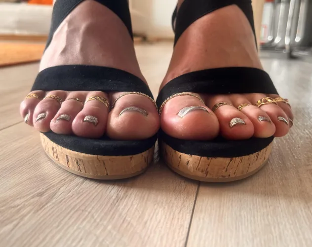 Front view of my toes 🦶🏻❤️