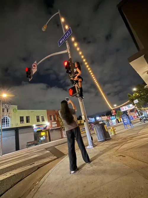 dedicated to gettin' those ass pics