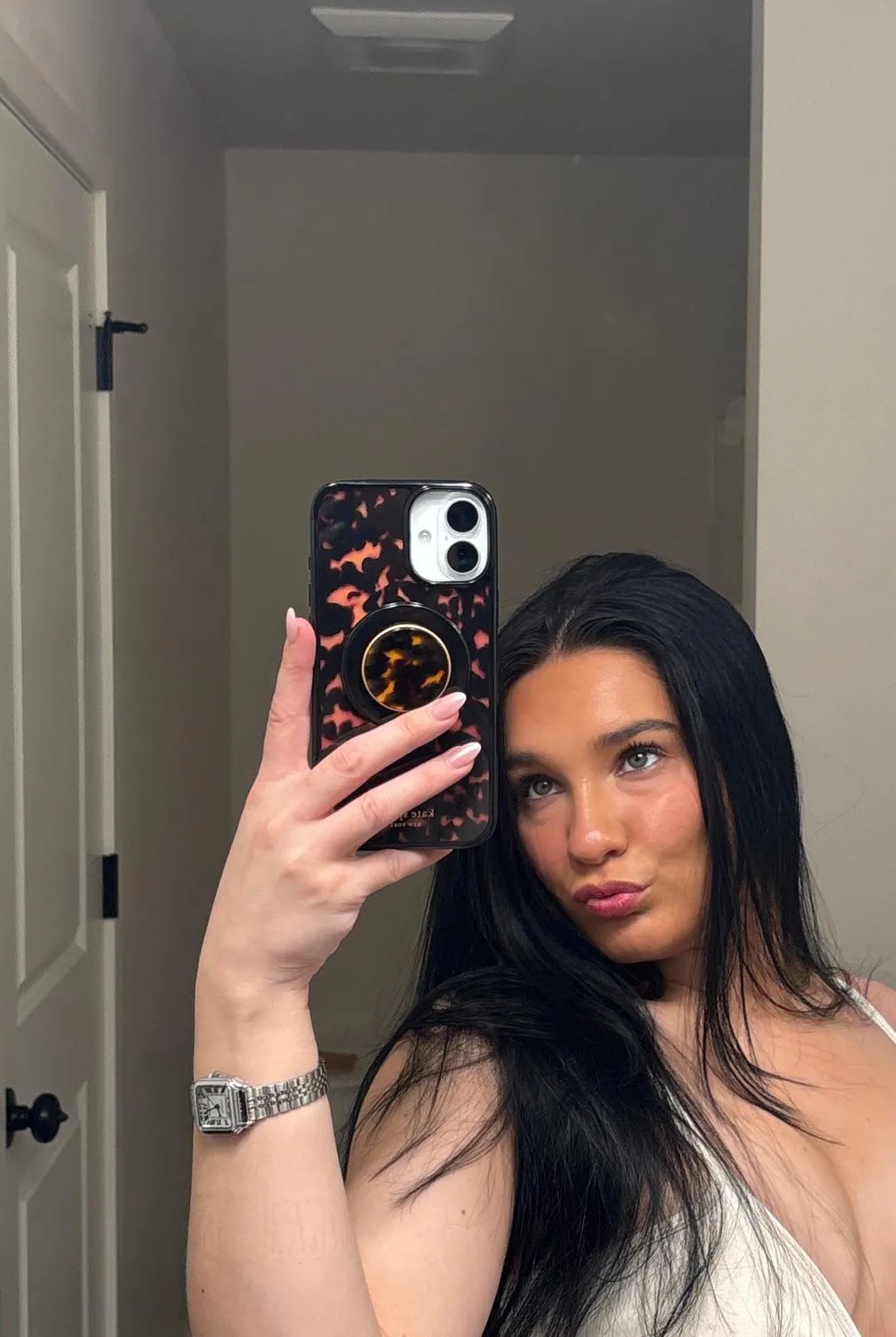 If you want attention, you better earn it, let’s start with my bar tab tonight👸🏻