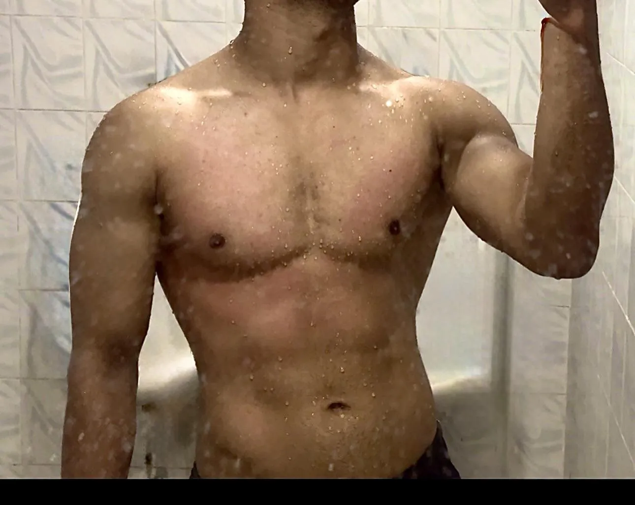 [M] Showers after gym 🤌🏻. Cardio together?