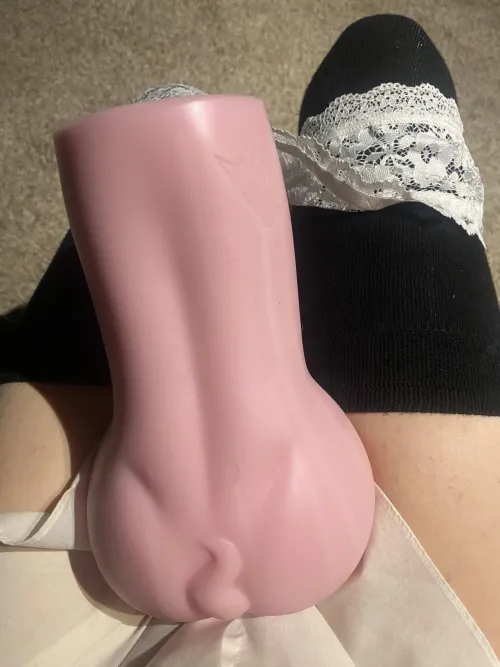 You should let me play with your girlfriend like this 😋