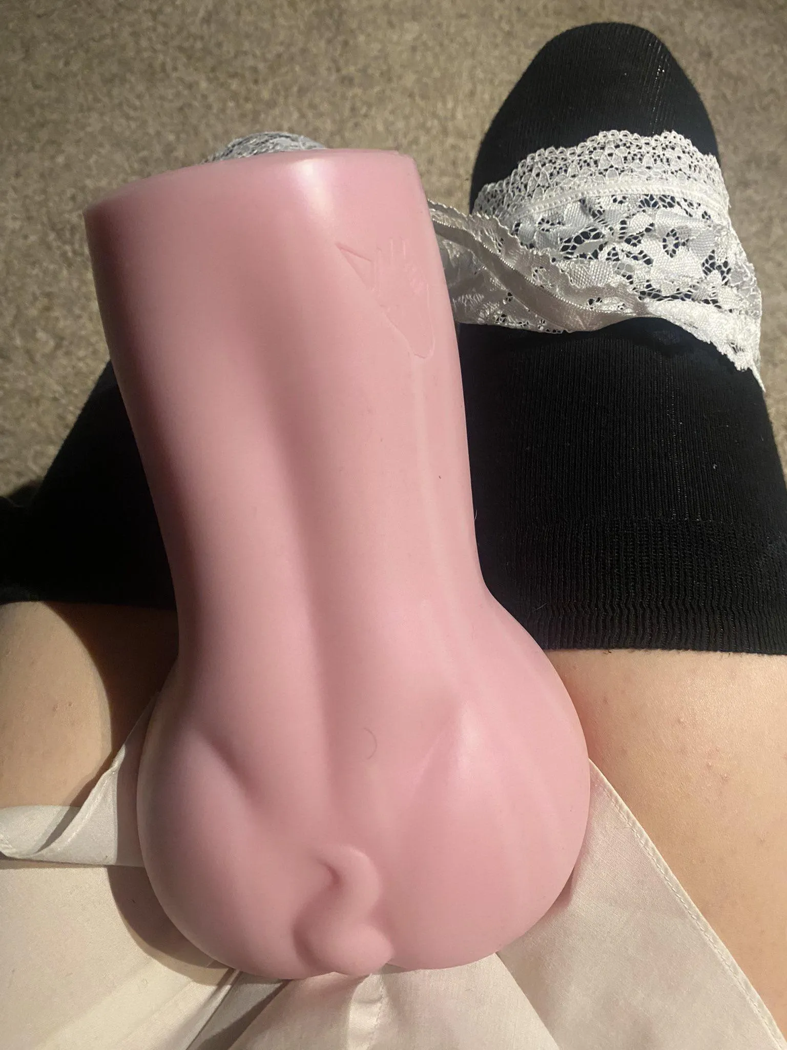 You should let me play with your girlfriend like this 😋