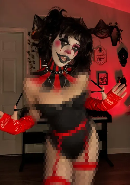 I bet a loser like you is scared of clowns!