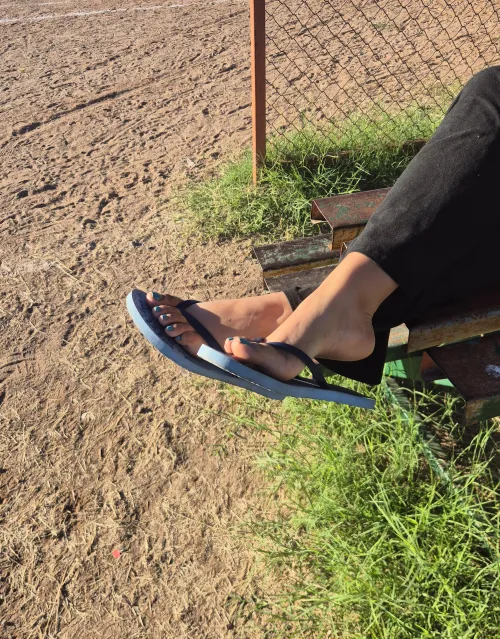 take off my flip-flops and give me a massage! 😩