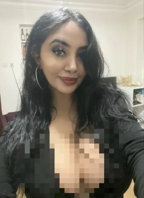 Ever seen such a perfect cleavage?