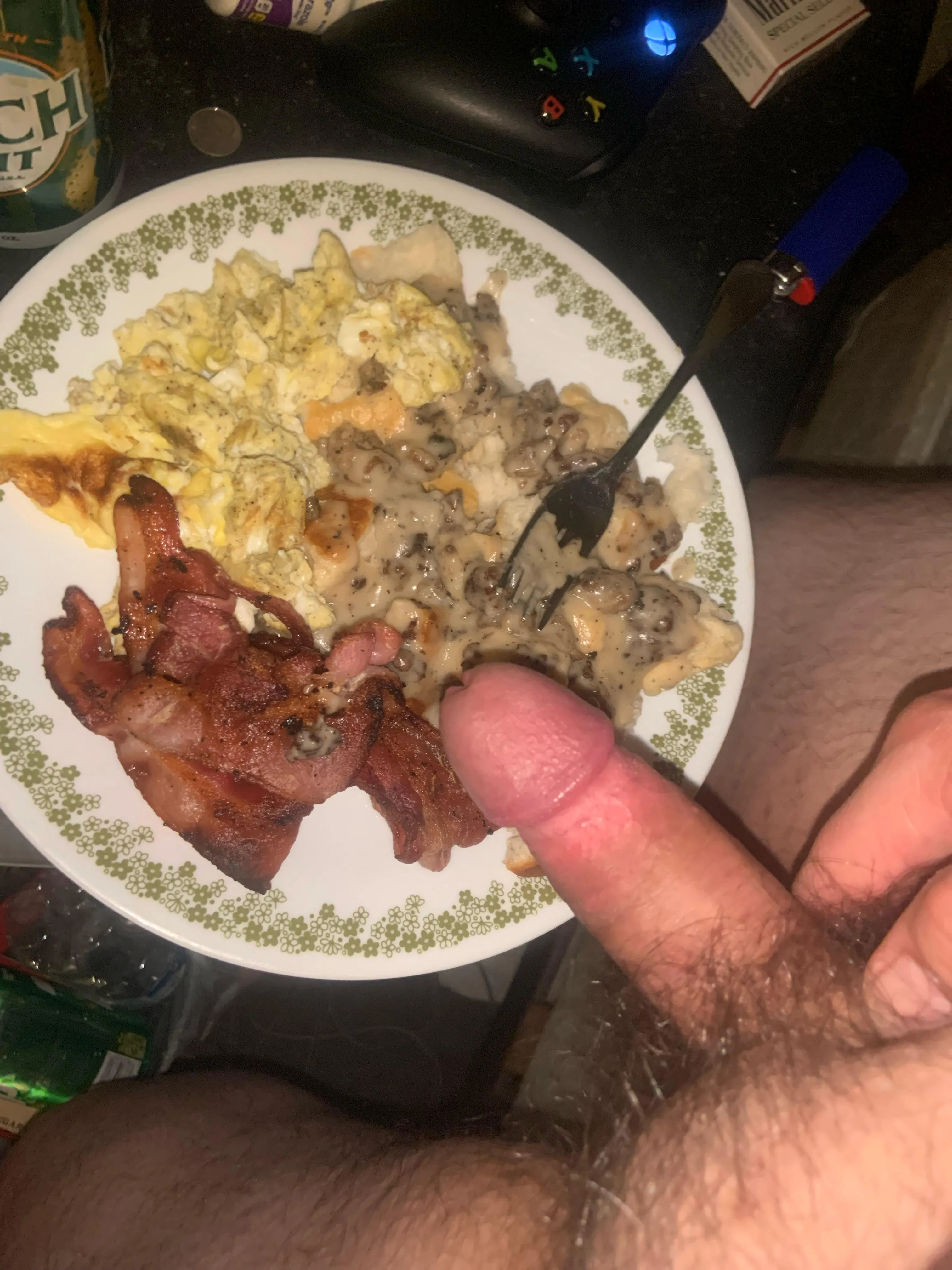 About to cum on my breakfast extra gravy