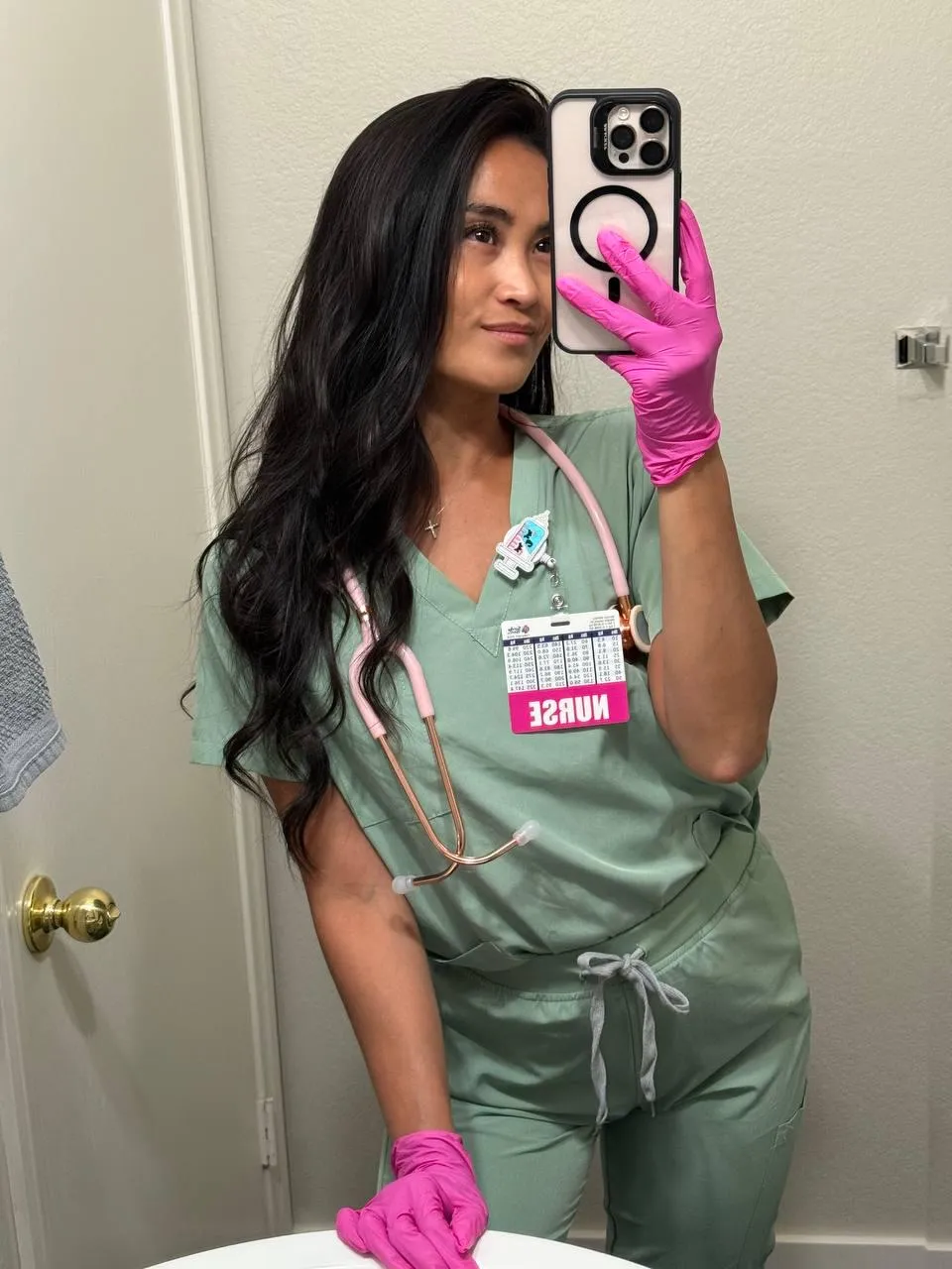 Smiles like an angel 😇… thinks like a dare 💋