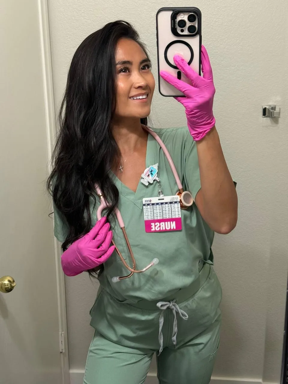 This pretty nurse wants to cure your horniness 👩‍⚕️🩺