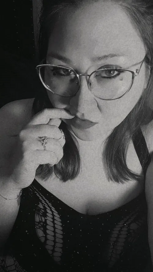 Come here, listen to your Queen