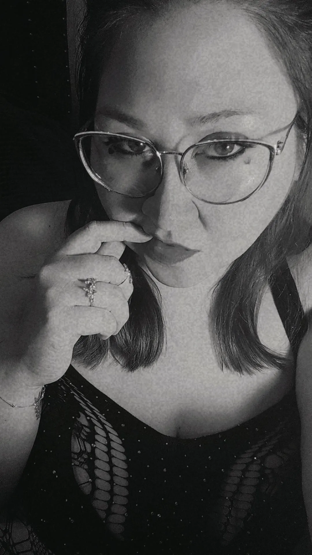 Come here, listen to your Queen