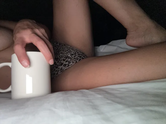 Cum, have coffee in bed w me