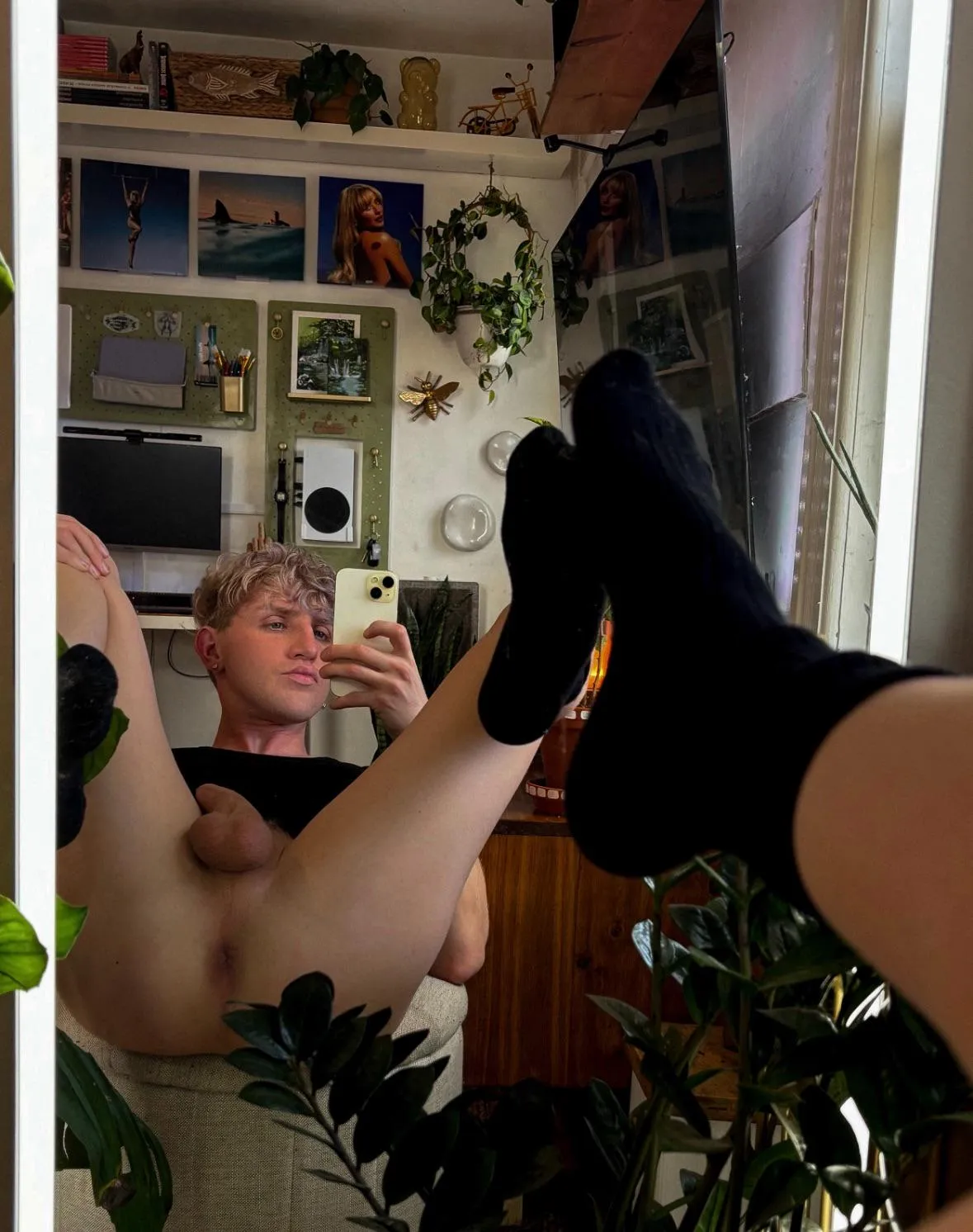 legs up & ready to get fucked ;)