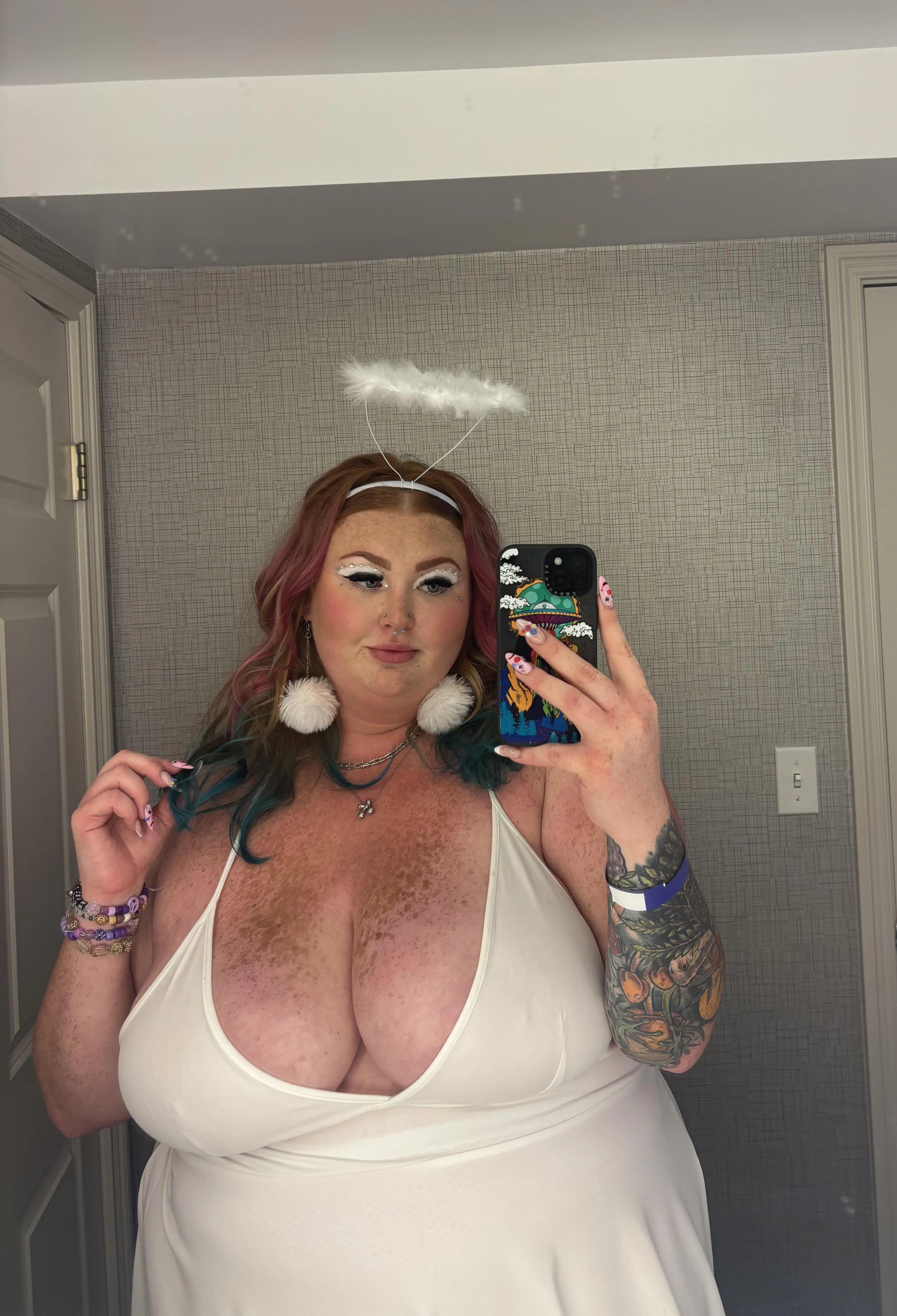 obvious choice for a costume 😜😇🪽