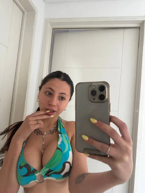 vacation vibe with lots of trouble