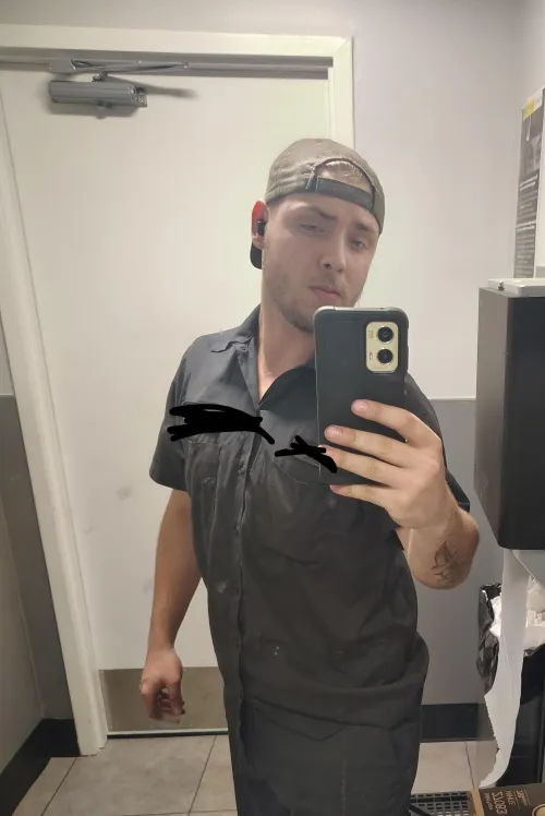 [23m] looking for hookup