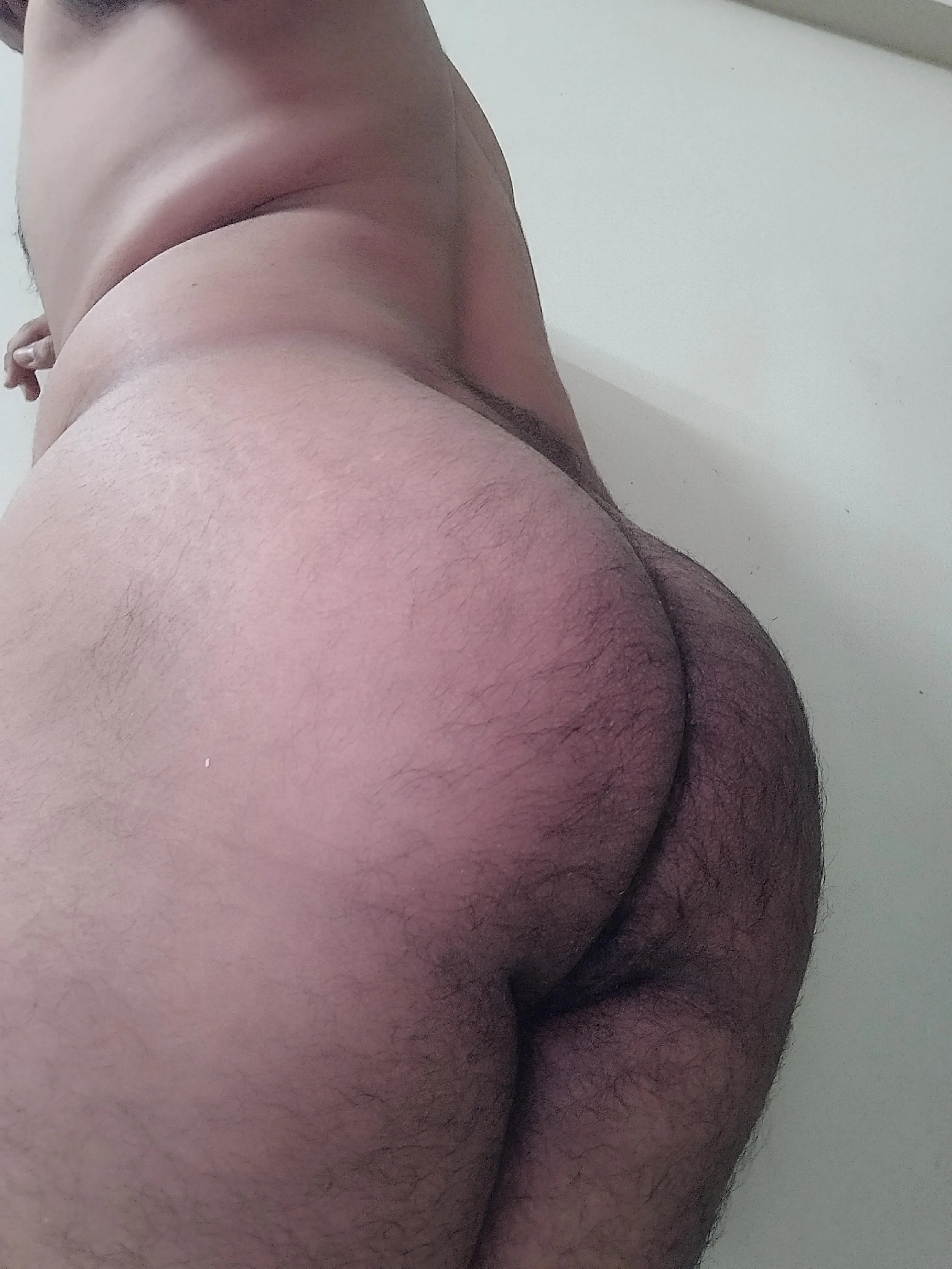 (28) M sub bottom from Mumbai, India looking for Dom Tops!