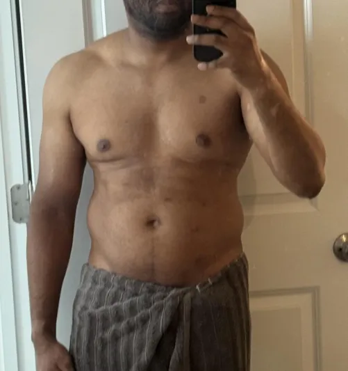37 City: Nashville, Tennessee: submissive black guy looking to service married guys that need some attention