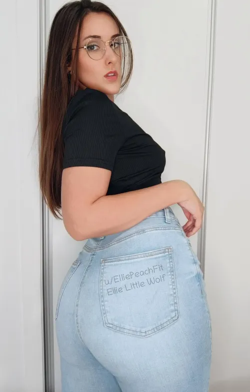 Curling up and letting my curves fill the frame just for you