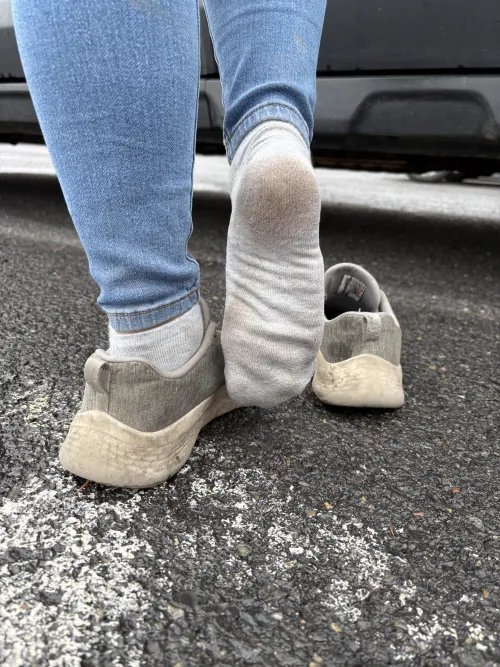 [F] smell these stinky socks after