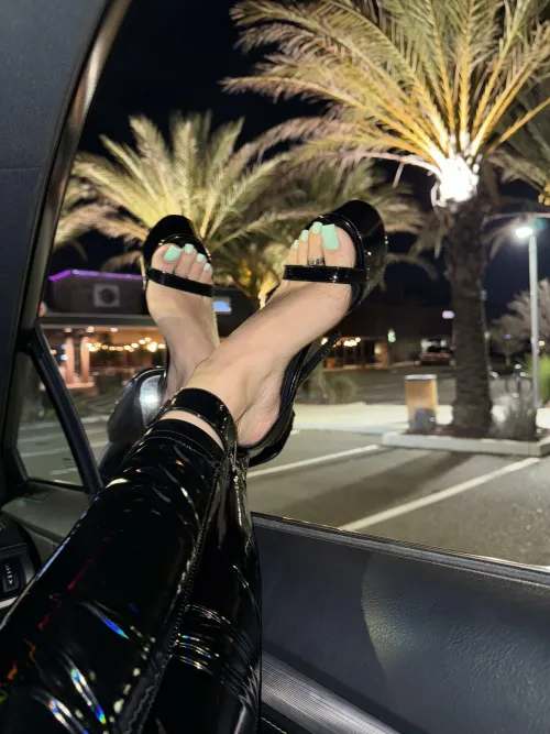 Let the night shine with these eye-catching heels ✨