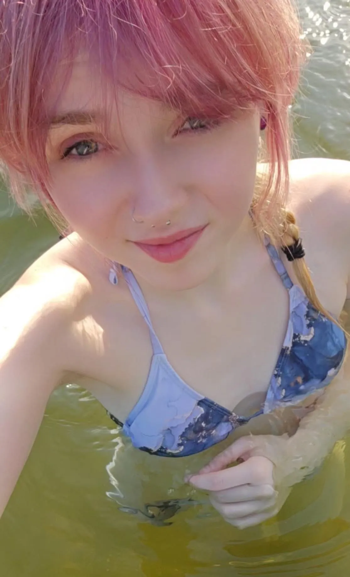 Not even barely but I look like it ^^