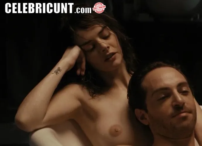 Samara Weaving topless showing boob and nipple in Last Moment of Clarity (2020)