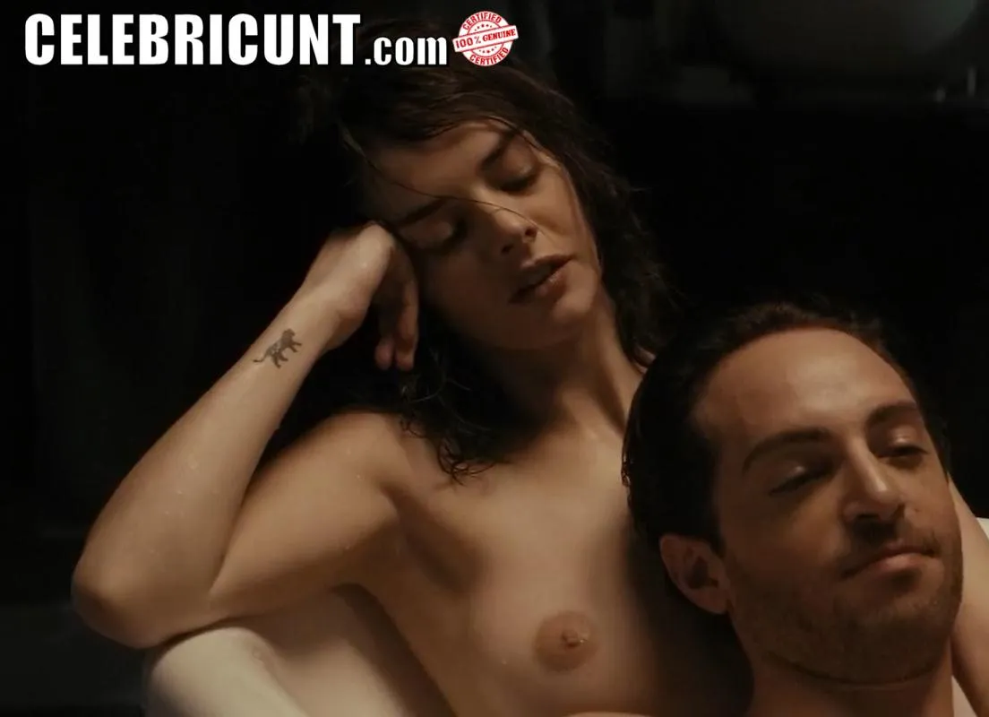 Samara Weaving topless showing boob and nipple in Last Moment of Clarity (2020)