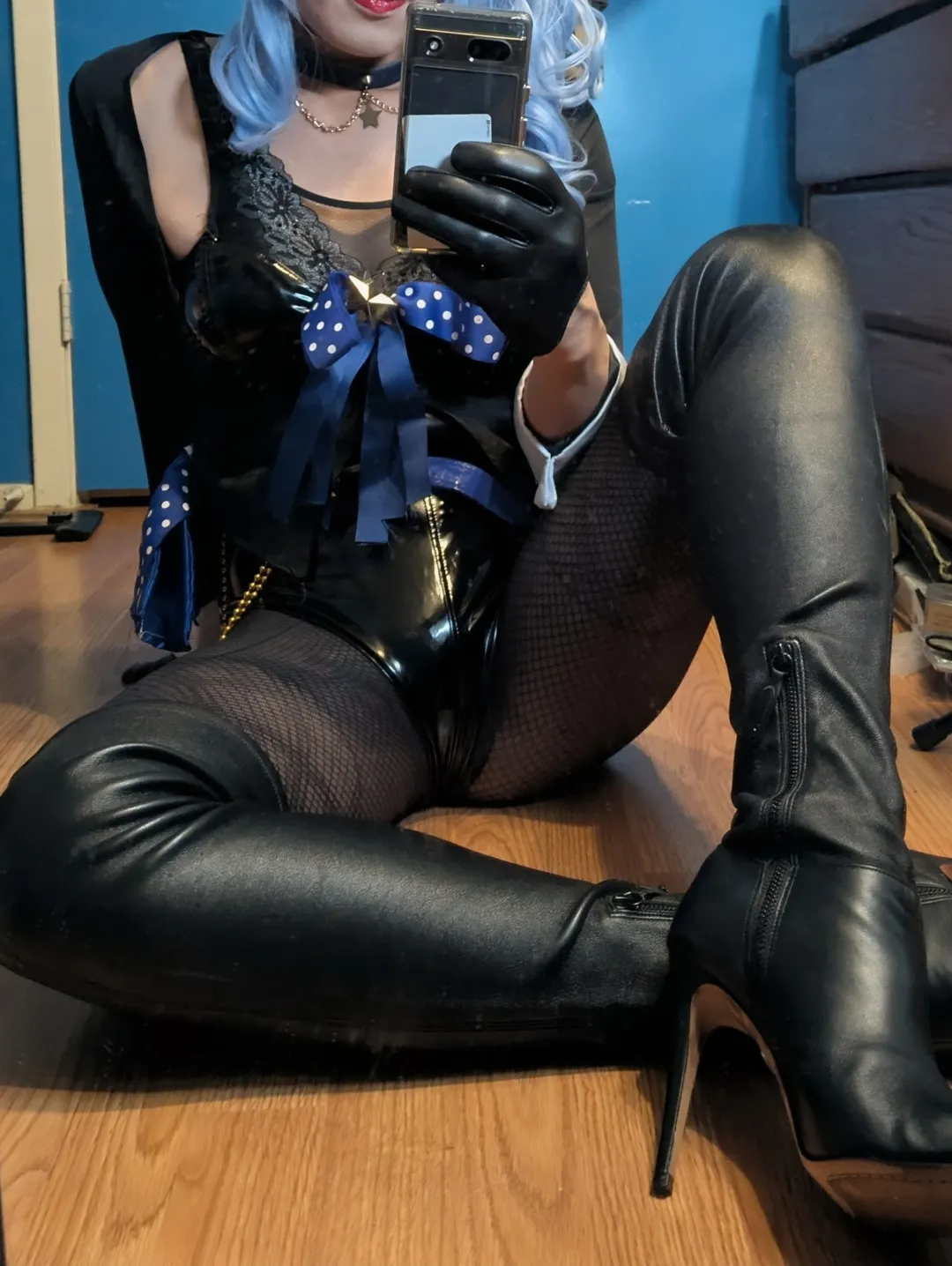 I love these boots (Halloween fit)