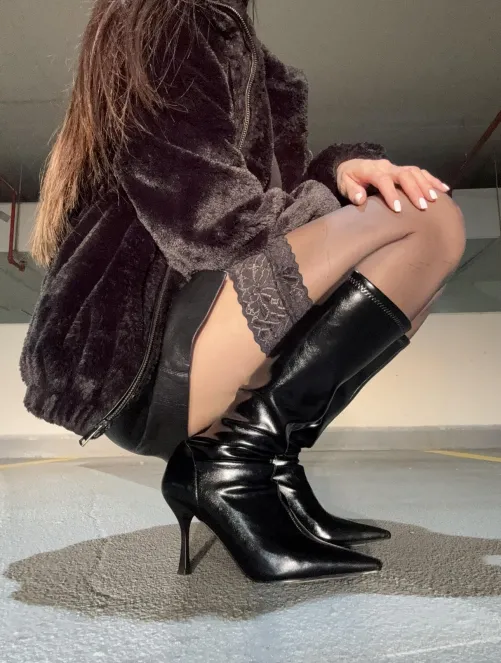In love with my new black boots 🖤
