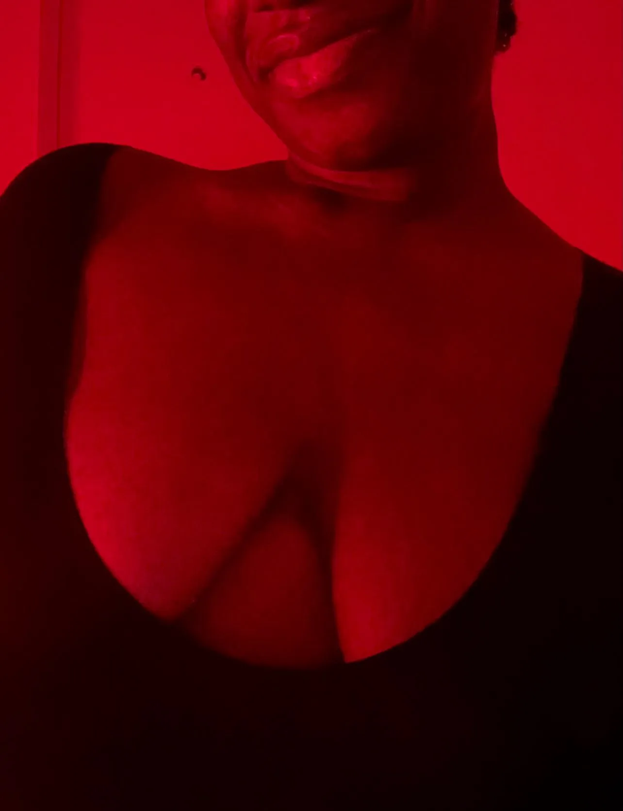 Plutôt beau décolleté, vous ne trouvez pas ? ❣️