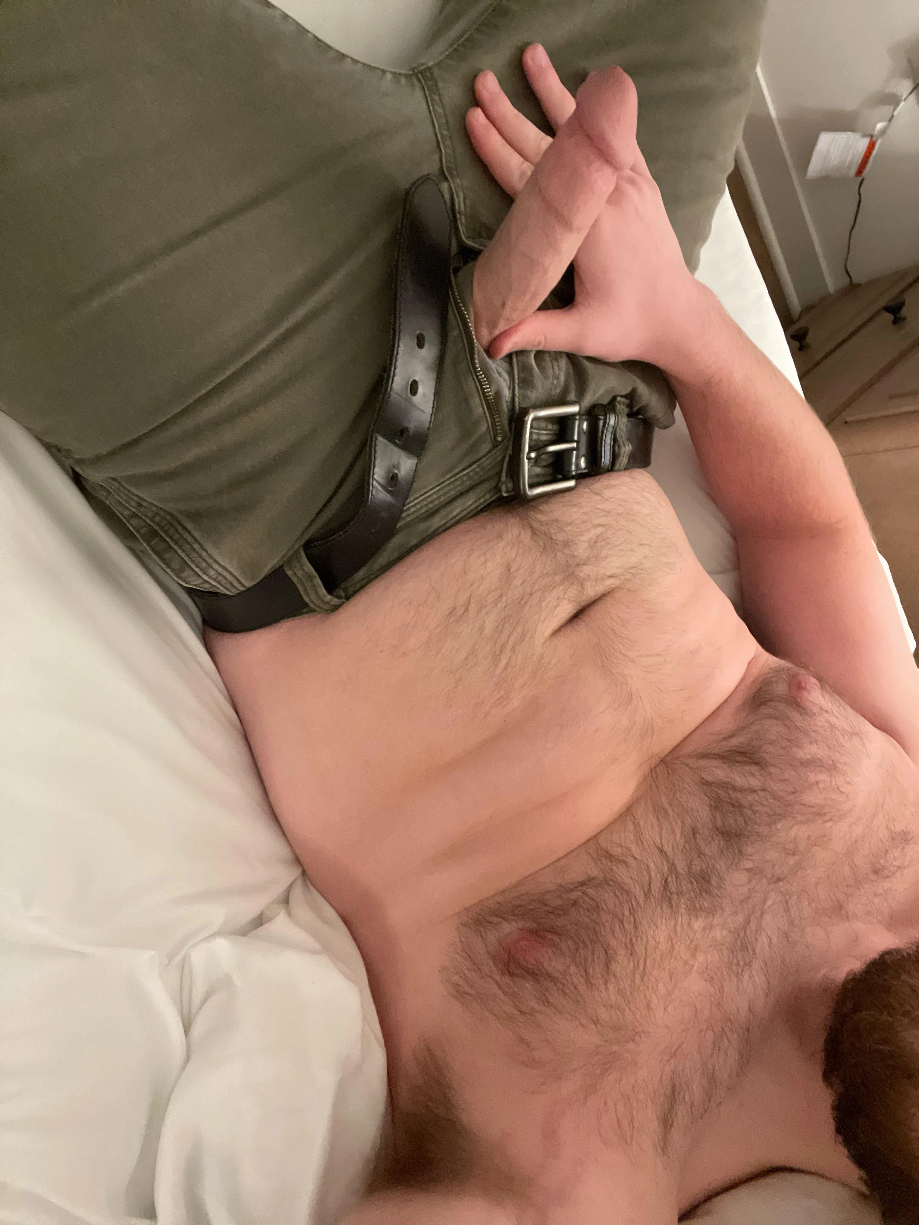 31 bi lf older masc/hairy stroke bud. Dm for tele