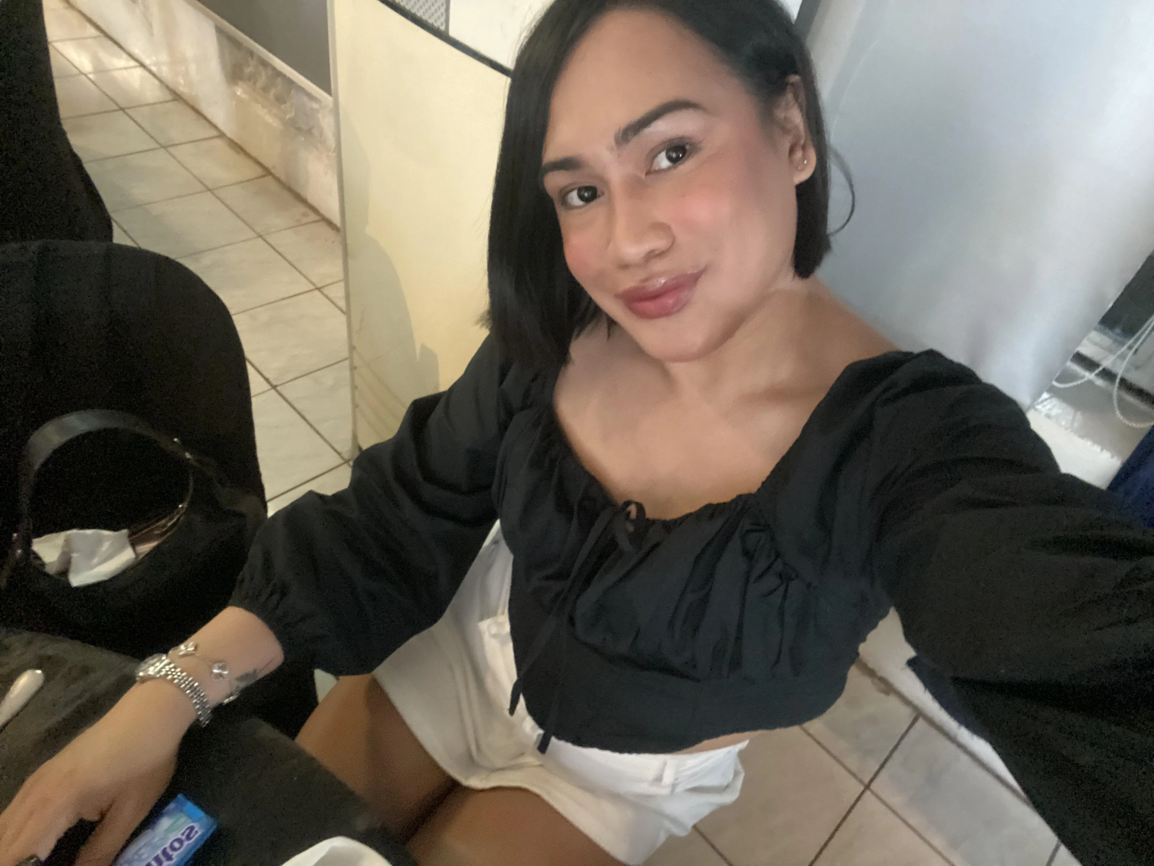 i need a legit & real finsub. who will serve and spoil me 🫦