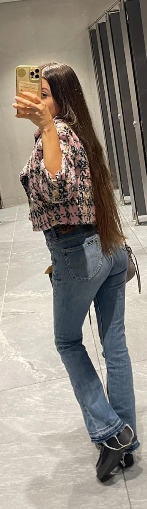 Quick Hi, travelling again and my hair wants some attention here as well