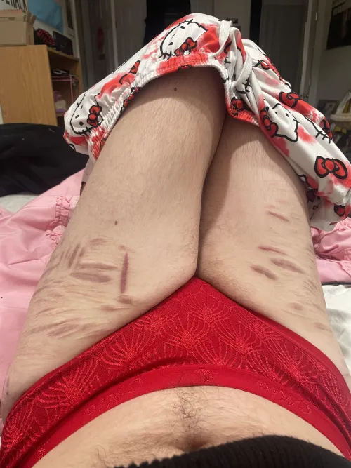 throwback to the pose i did in my first post here hehe