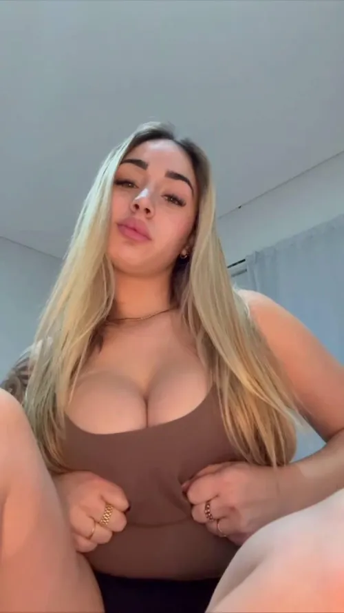 22 F4M I'm  down to give good head I'm just horny asf