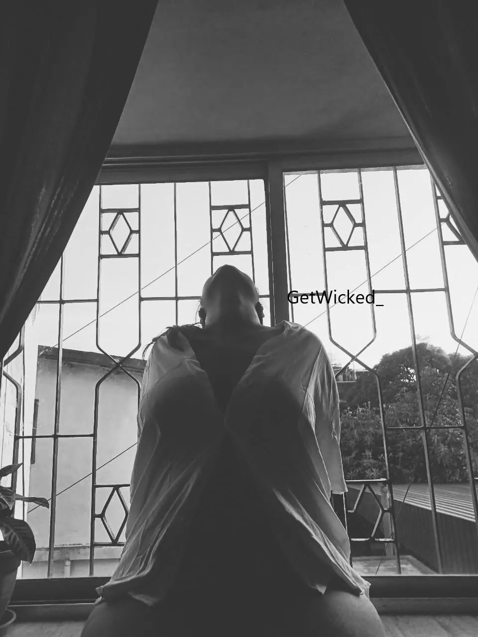 Bitch posing before getting owned!