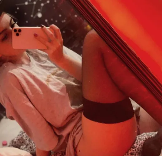 Does anyone want to have se-x with me?