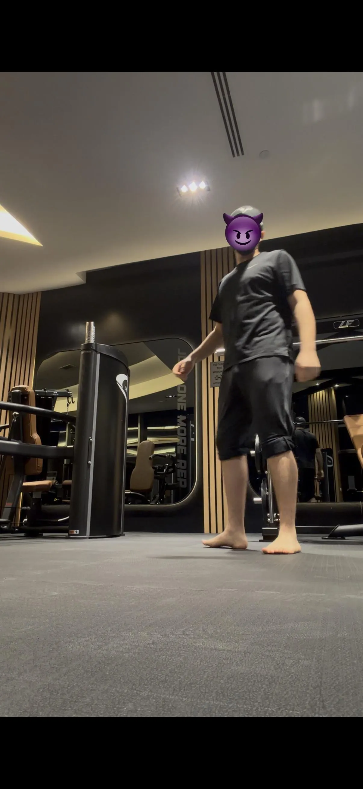 Ladies, do you like a man that has good feet and works out barefoot?