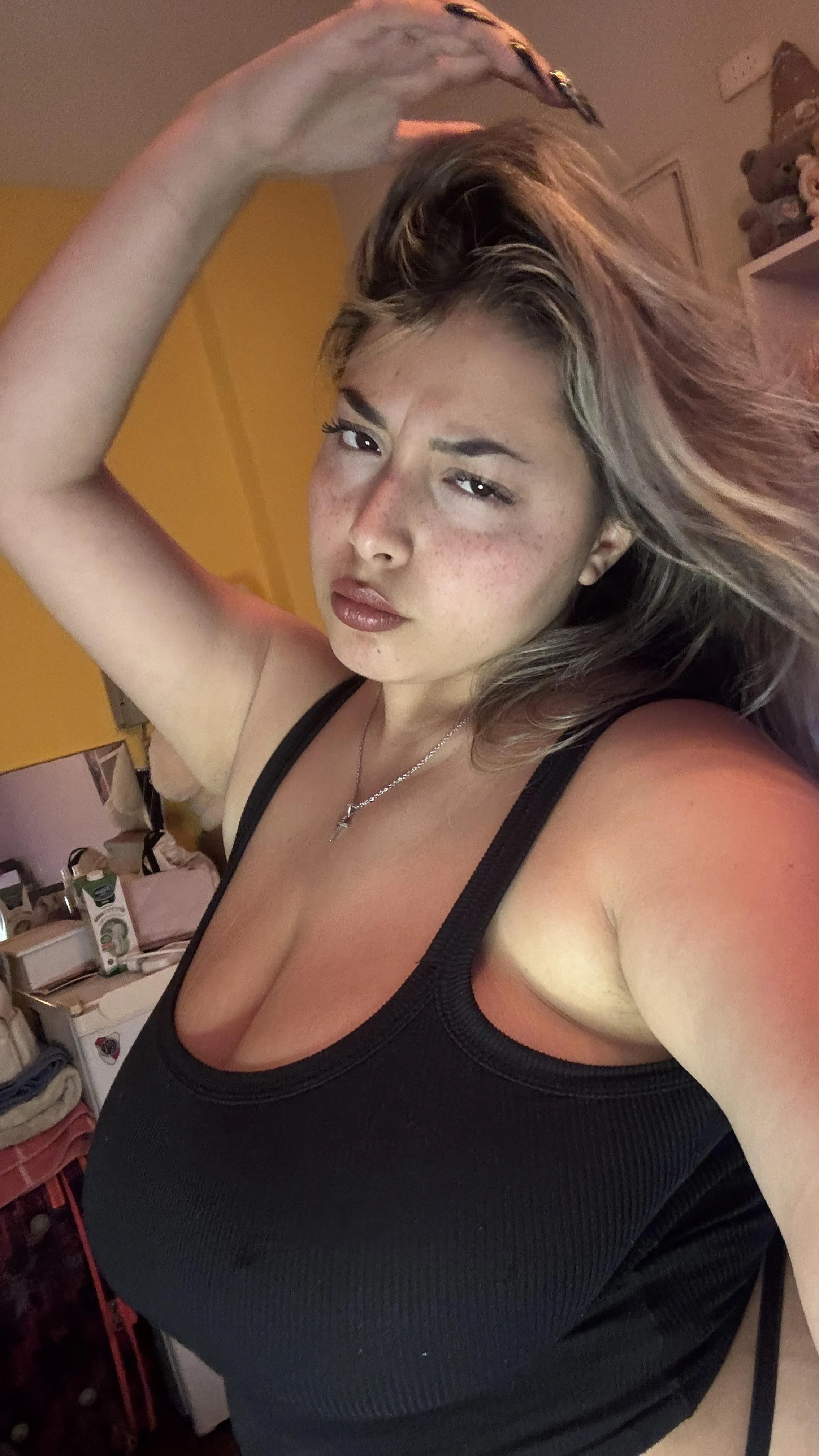 One look is all I need and you're mine🤭