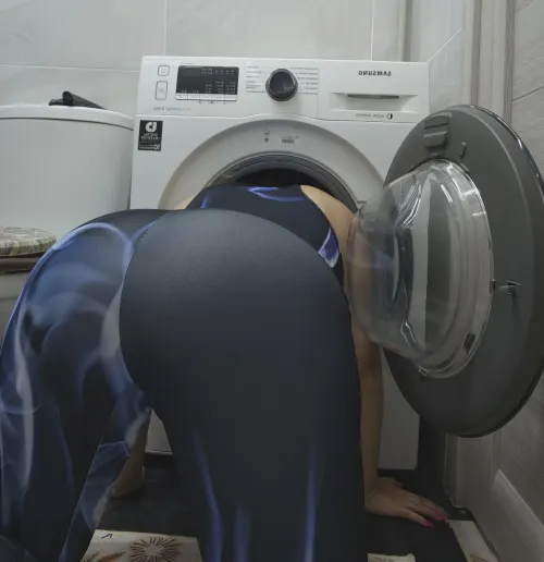 Oops I think Im stuck because of my big butt