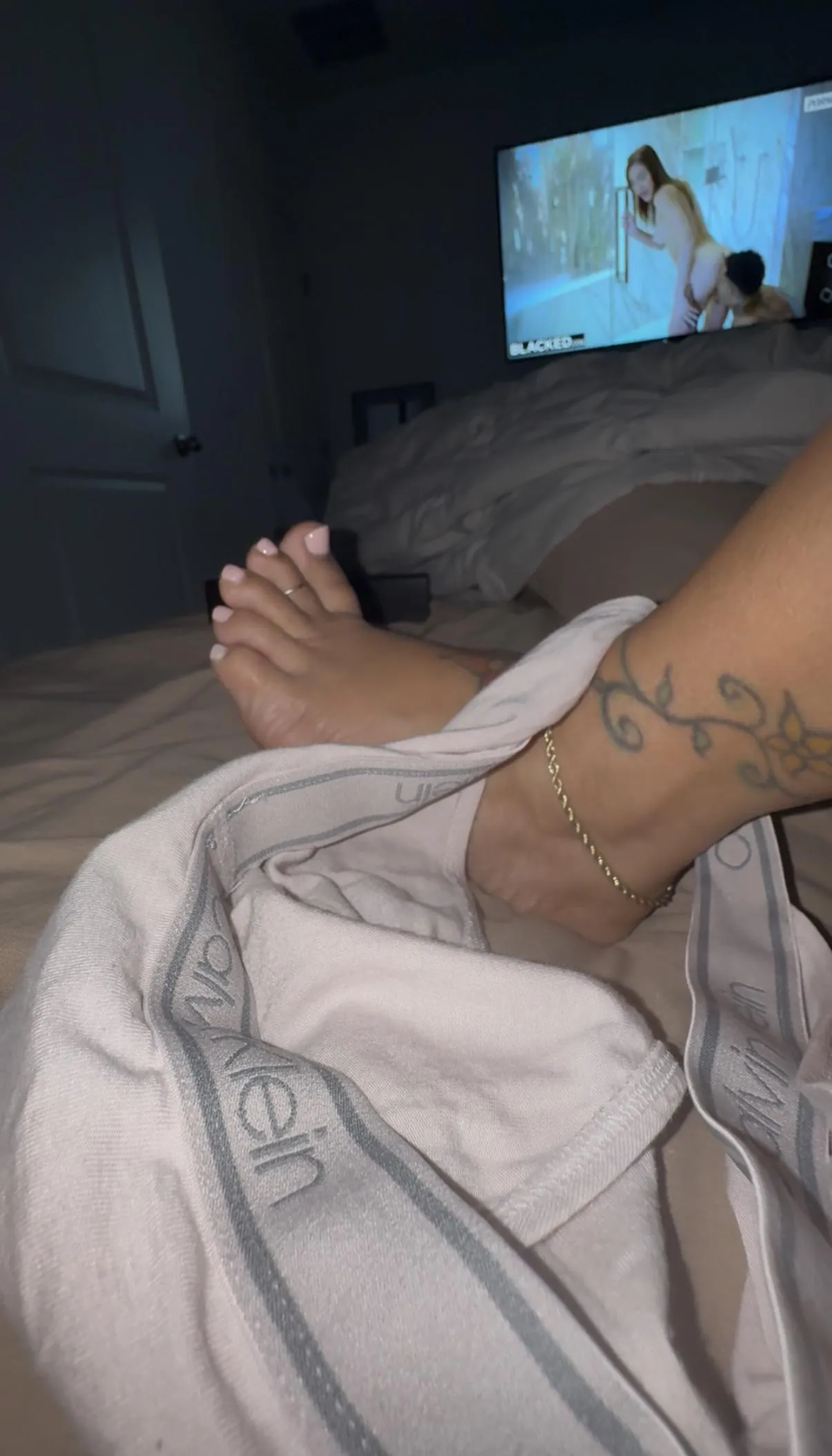 Just me, the sheets, and a little temptation 💋