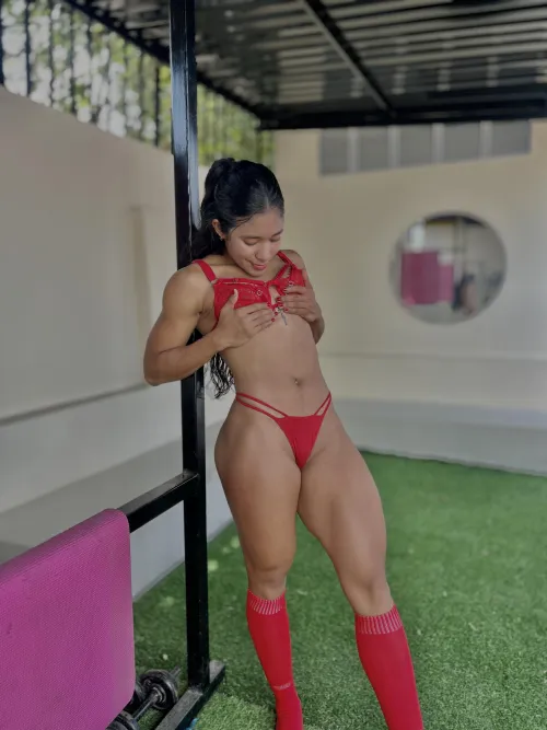 My red kneesock will make you hard