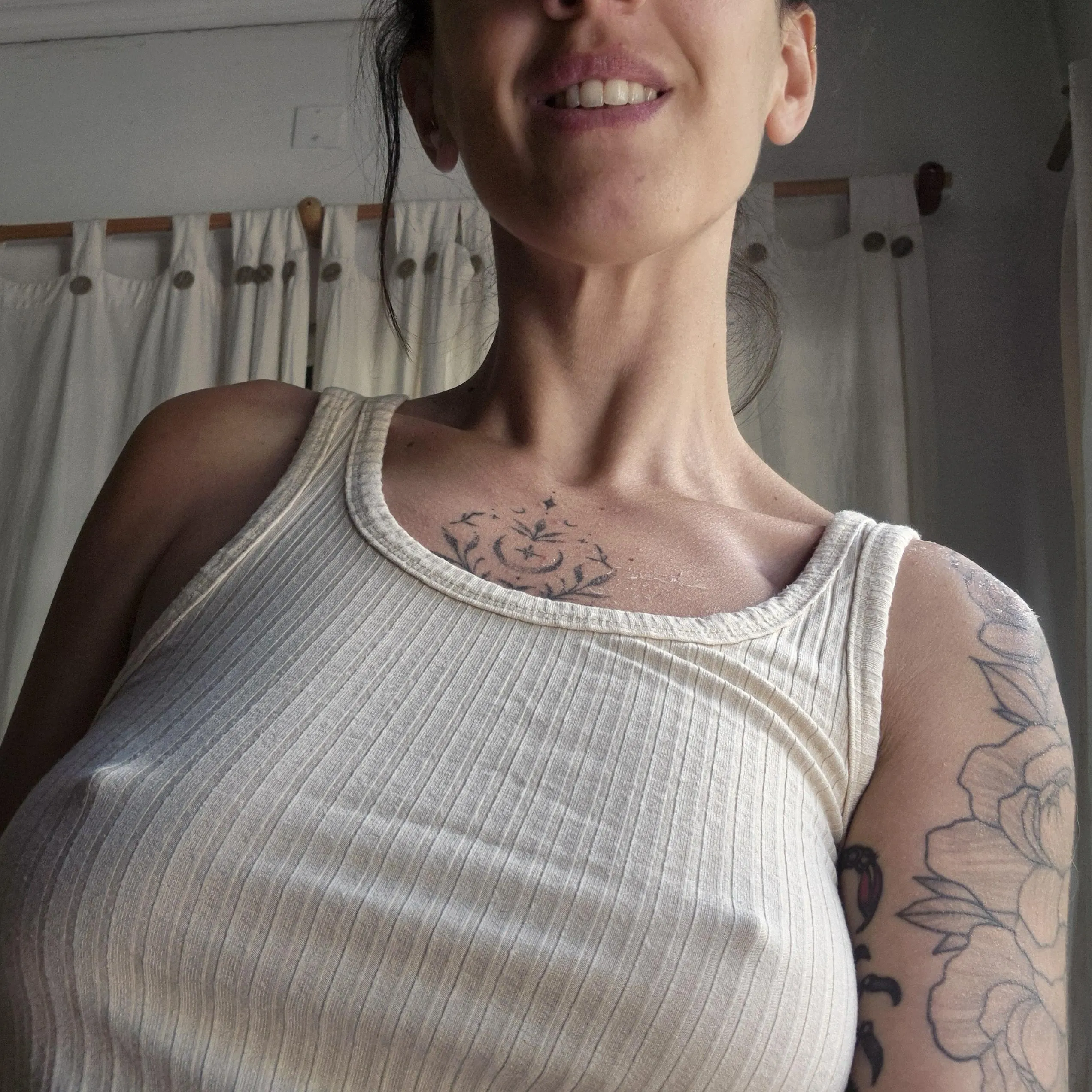 Good girls doesn't wear bra