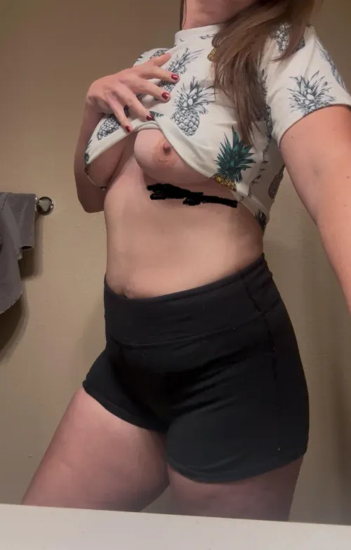 I found the perfect crop top 🍍