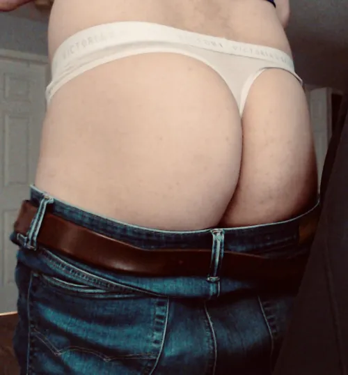 No one knew I had this thong on under my jeans at work today 🤭