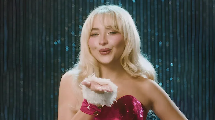 Sabrina Claus is defrosting 🥵