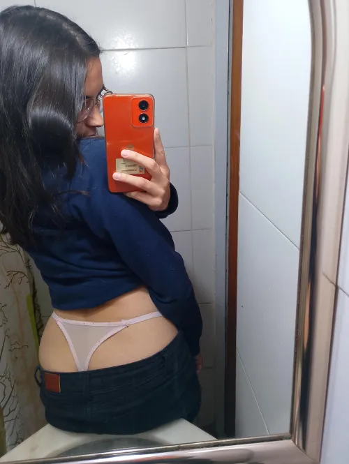 the typical mirror selfie