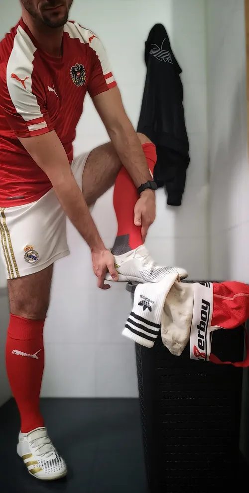 [35] wanna meet me in the locker room after the soccer match?